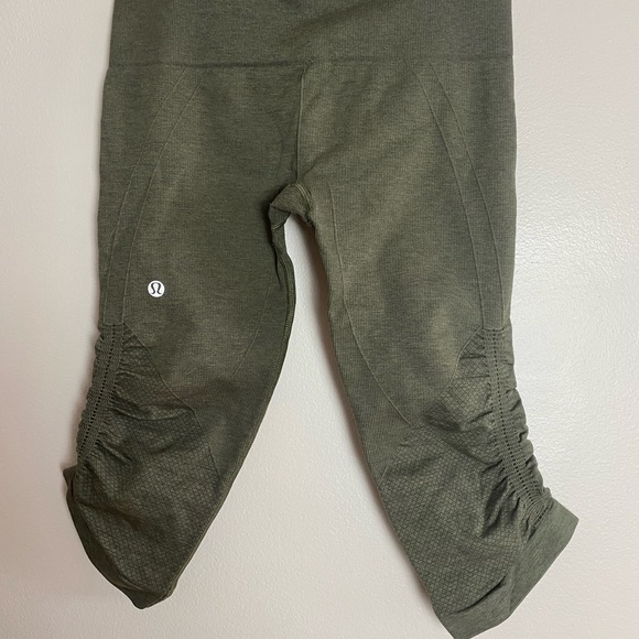 Lululemon cropped legging - Picture 4 of 4